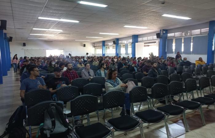 grupo de personas en una conferencia